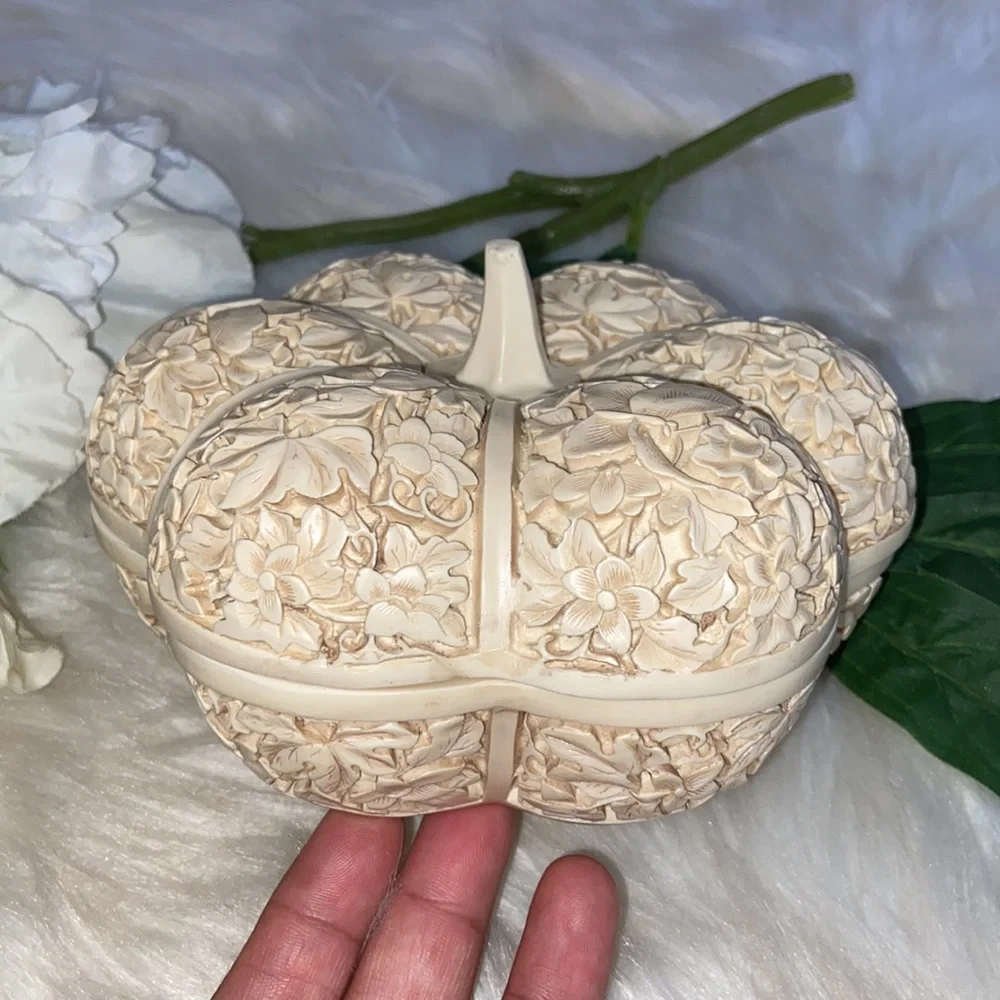 Vintage Floral Carved Ivory Dynasty Pumpkin Jewelry Box Trinket Tray